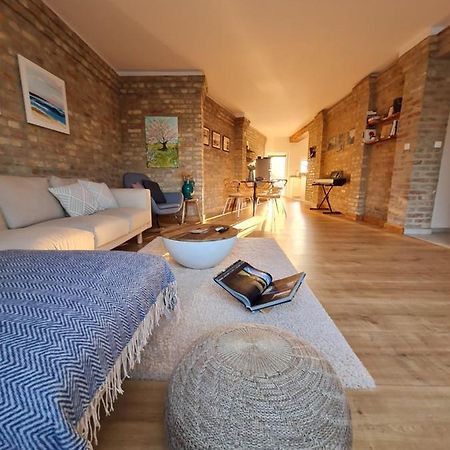 Art Gallery Apartment Nove Zamky Ngoại thất bức ảnh