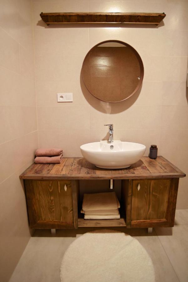 Art Gallery Apartment Nove Zamky Ngoại thất bức ảnh