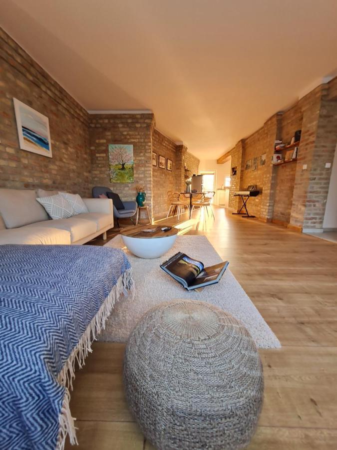 Art Gallery Apartment Nove Zamky Ngoại thất bức ảnh